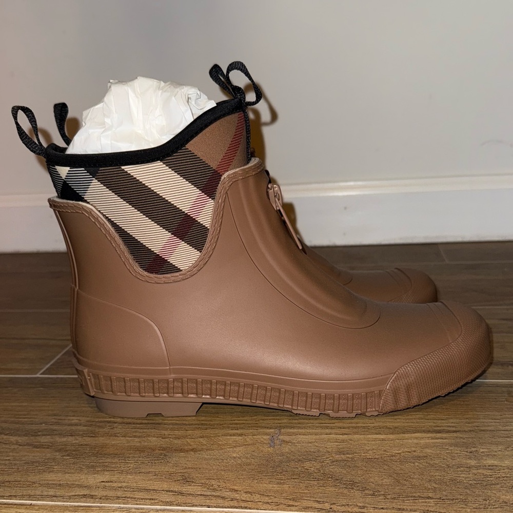 Burberry Rubber Marsh Stamp Low Boots​